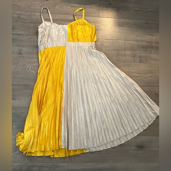 Eloquii x Melissa Mercedes dress - Picture 5 of 5